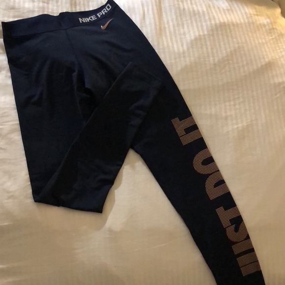 Nike Pants - Women’s NIKE Leggings Size Medium